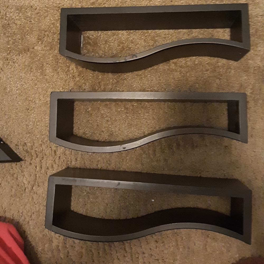 4 floating shelves